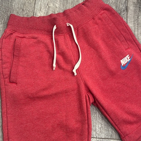 Nike Standard Fit/ At Knee Length Shorts- Size Medium- NWOT - Picture 2 of 8